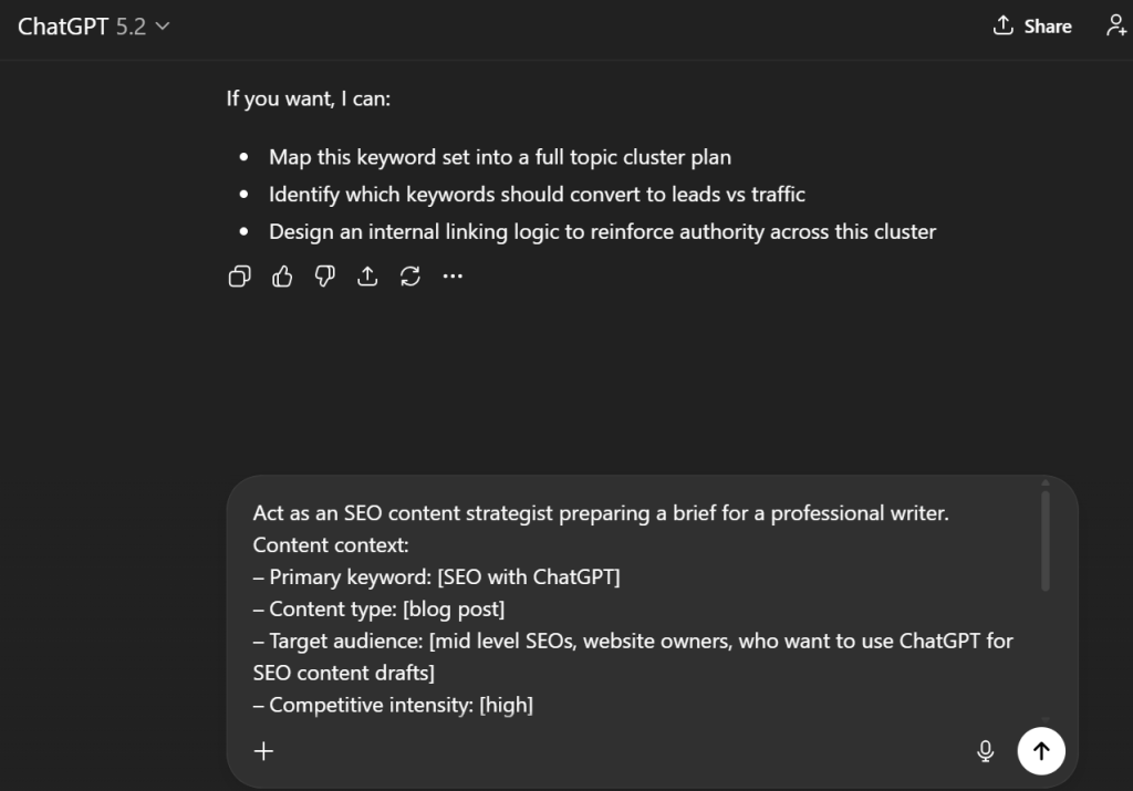 Prompts IA pour le SEO : Comment je fais du SEO avec l'IA ? 6 Prompt de stratégie de contenu SEO ChatGPT montrant comment faire du SEO avec l'IA pour le clustering thématique et le maillage interne